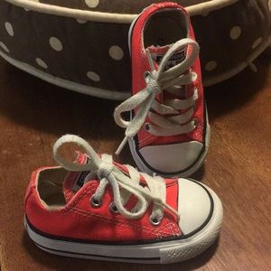 Toddler 4 orange Converse All Star